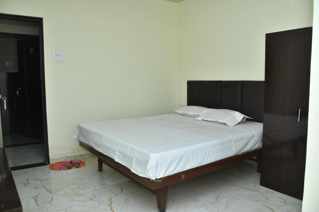 Hotel Kalika Residency Akalkot Kültér fotó