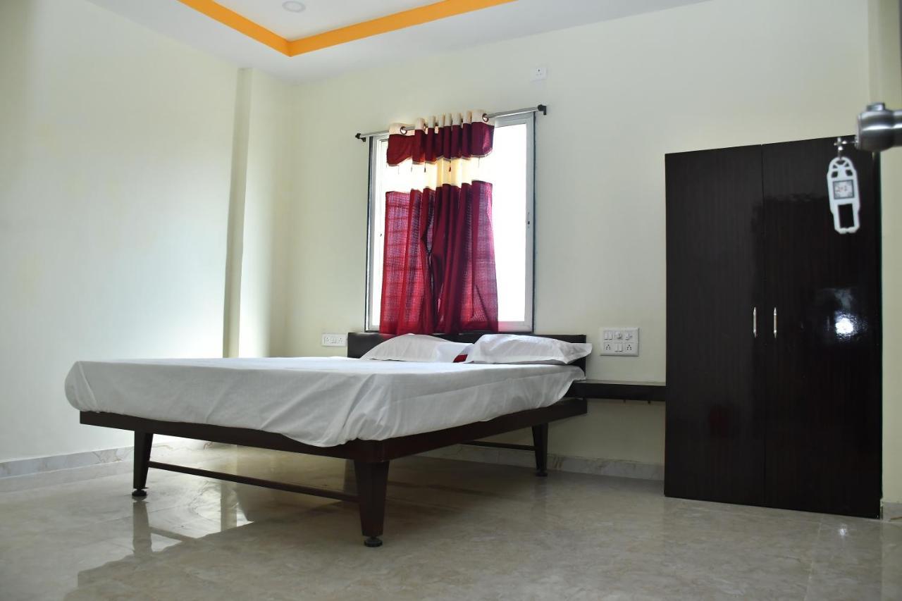 Hotel Kalika Residency Akalkot Kültér fotó