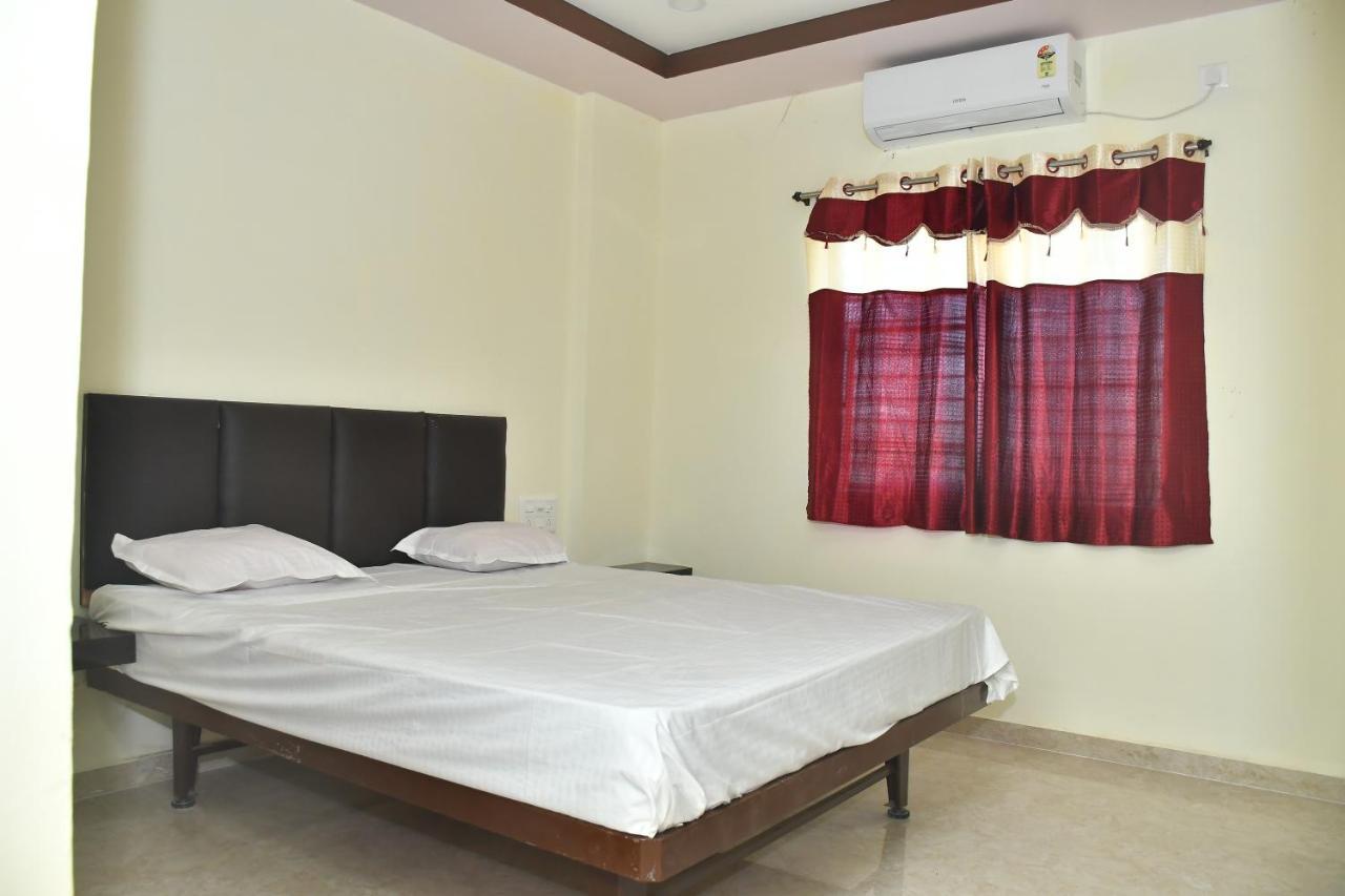 Hotel Kalika Residency Akalkot Kültér fotó