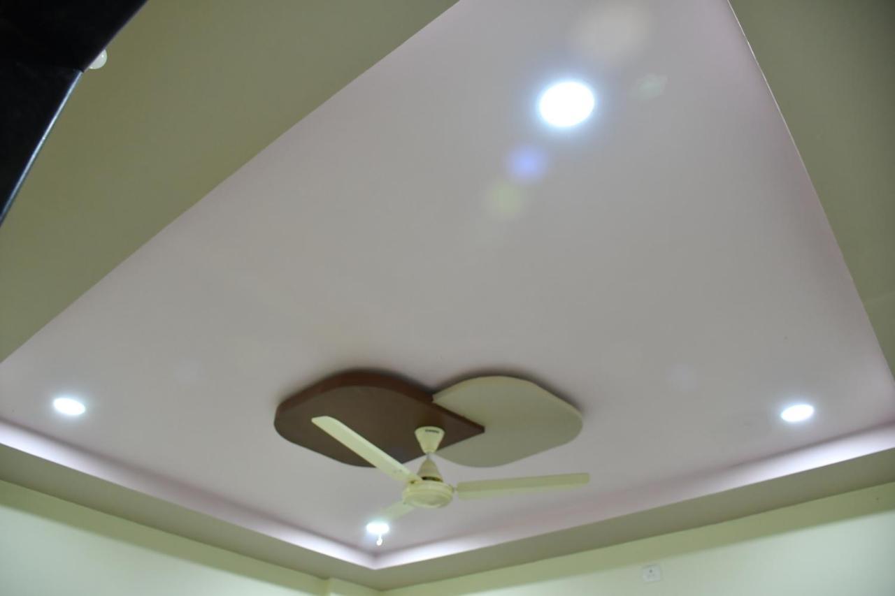 Hotel Kalika Residency Akalkot Kültér fotó